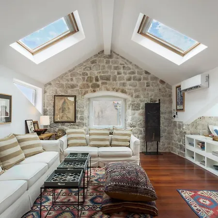 Bright And Modern Loft Near The Walls *