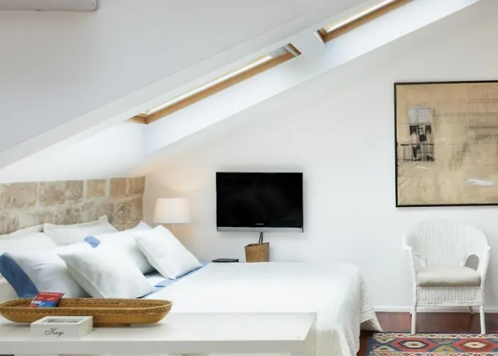 Bright And Modern Loft Near The Walls *