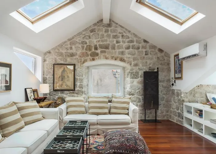 Bright And Modern Loft Near The Walls *