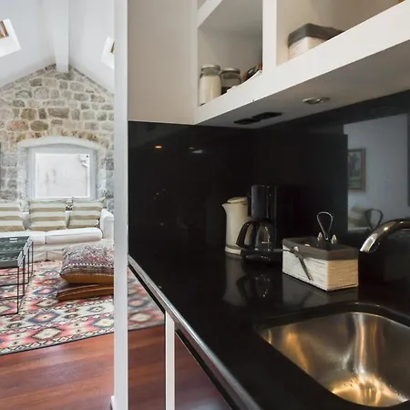 Bright And Modern Loft Near The Walls